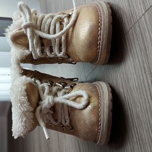 Cat & Jack size 7 winter boots brown/gold
